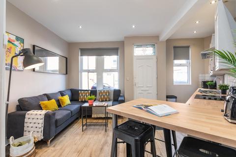 undefined, Knowle Grove, Leeds LS4
