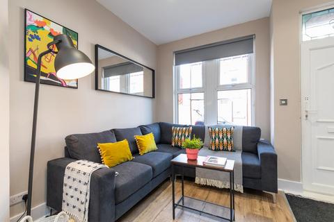 undefined, Knowle Grove, Leeds LS4