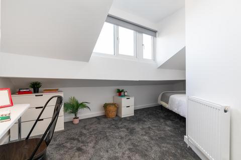 undefined, Knowle Grove, Leeds LS4