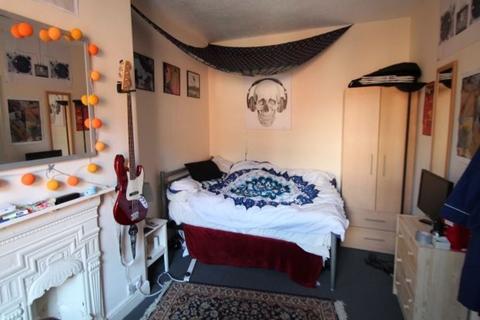 4 bedroom house to rent, Hessle Terrace, Leeds LS6