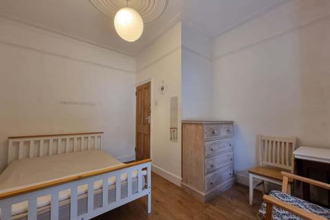 1 bedroom flat for sale, Stanley Road, Ilford
