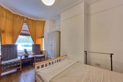 1 bedroom flat for sale, Stanley Road, Ilford