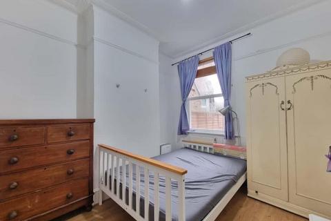 1 bedroom flat for sale, Stanley Road, Ilford