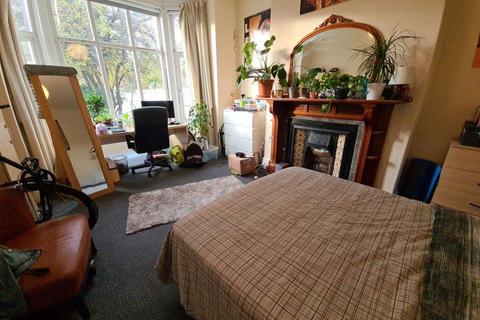 8 bedroom house to rent, Ash Grove, Leeds LS6