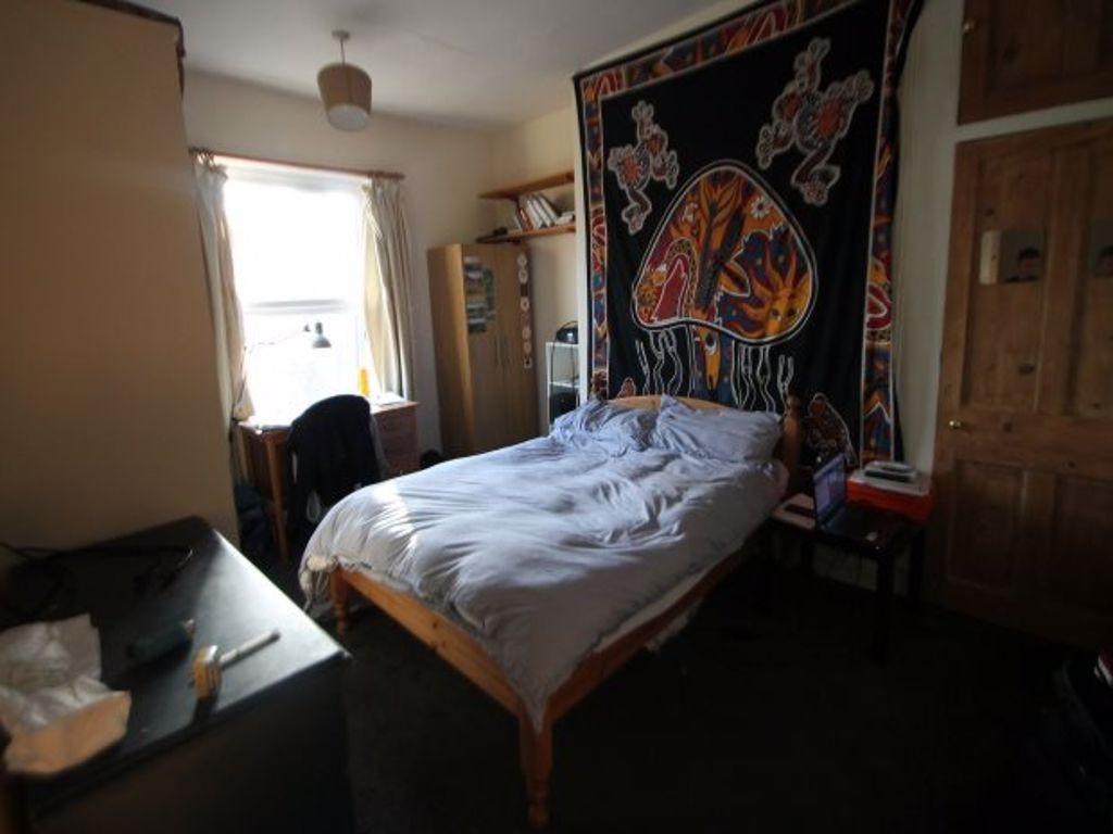 A spacious and well-presented master bedroom fe...