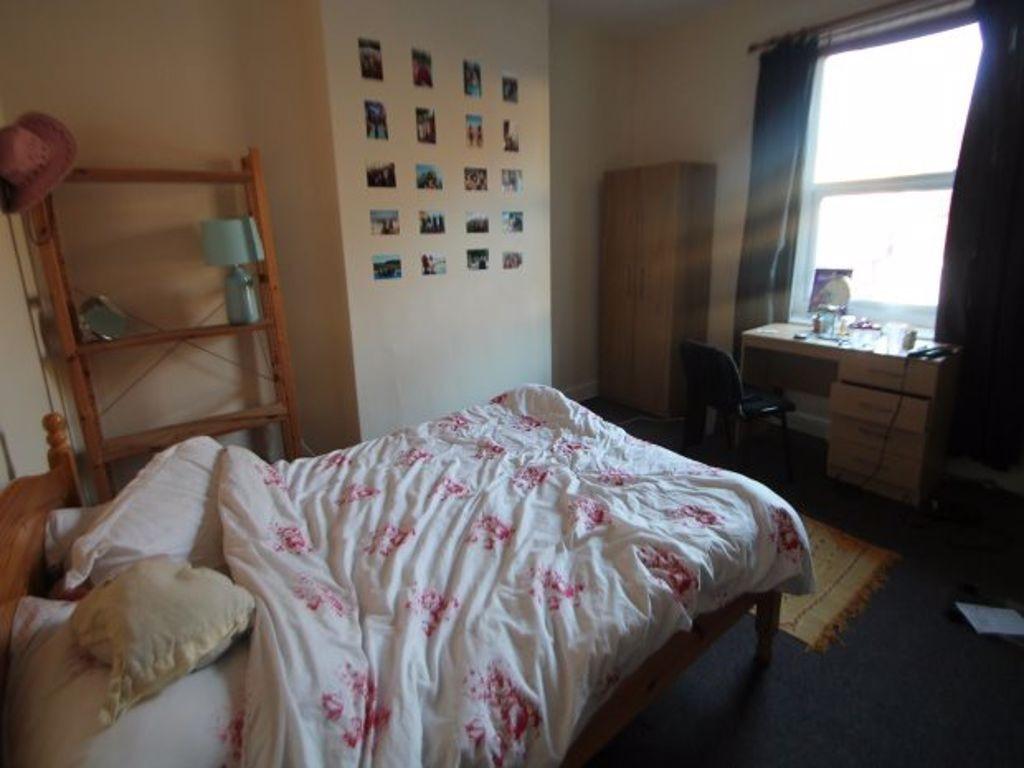 A cozy bedroom featuring a comfortable double b...