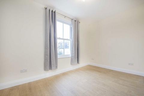 2 bedroom flat to rent, Florence Road, London W4