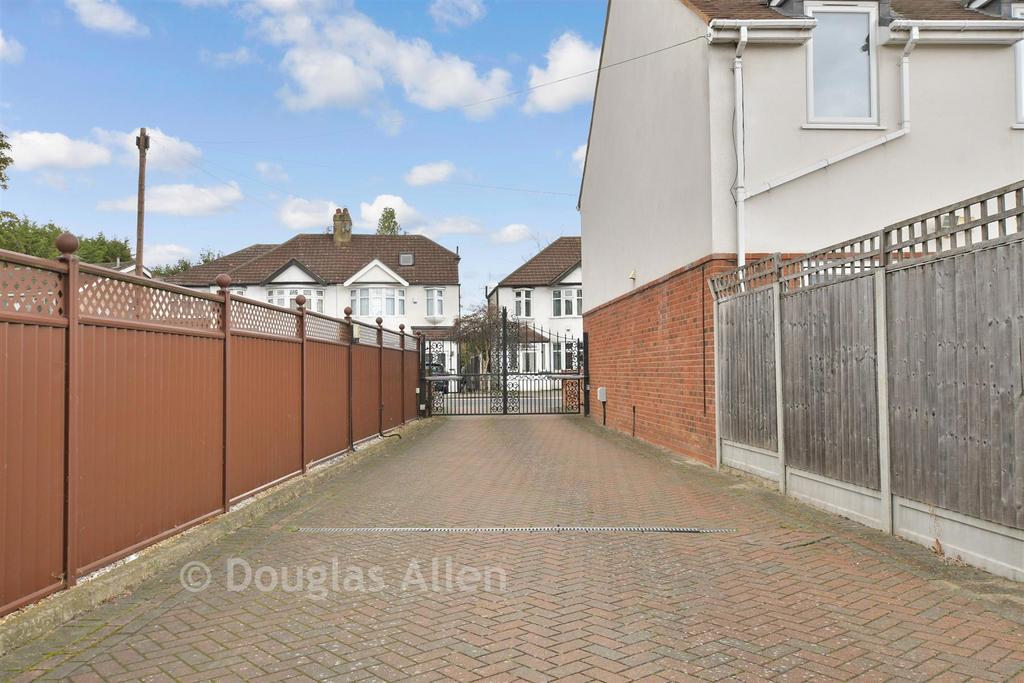 Driveway/Parking
