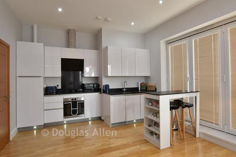 2 bedroom flat for sale, 2D Squirrels Heath Lane, Romford RM2