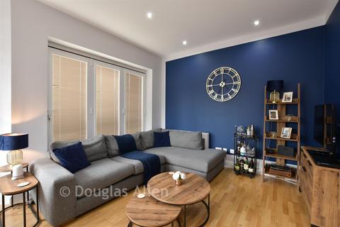 2 bedroom flat for sale, 2D Squirrels Heath Lane, Romford RM2