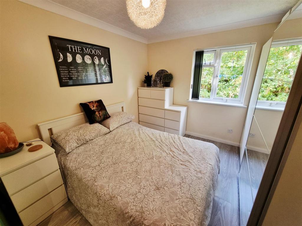Bed 1.jpg