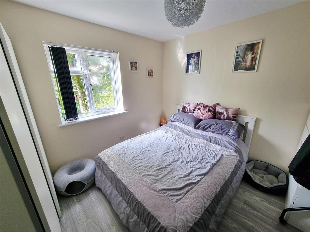 Bed 2.jpg