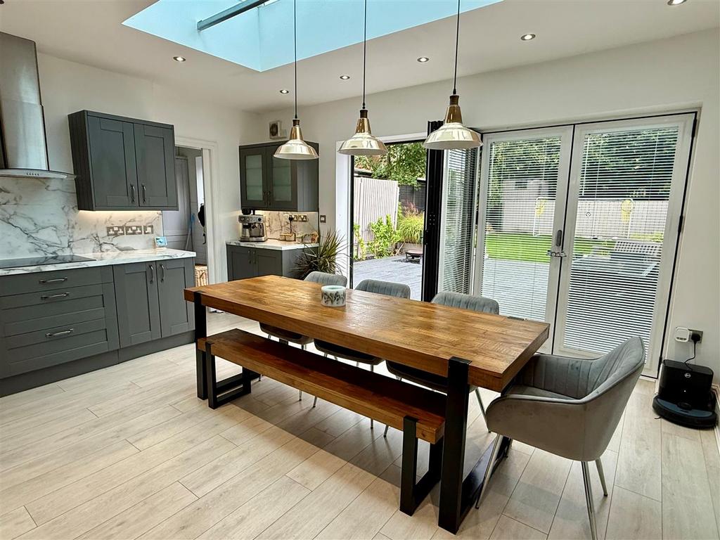 72 Elloughton Dining Kitch.jpg
