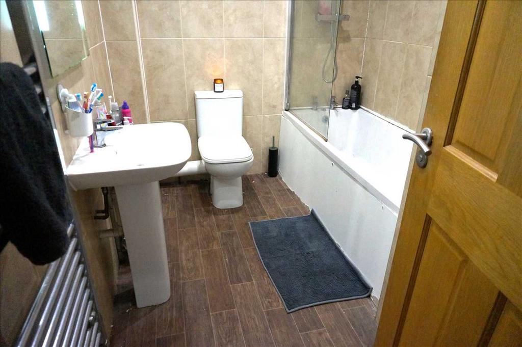 Family bathroom :