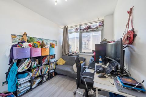 2 bedroom apartment for sale, Gerry Raffles Square, London