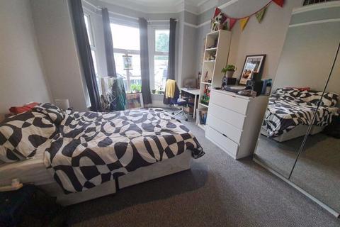 8 bedroom house to rent, Victoria Road, Leeds LS6