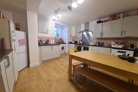 8 bedroom house to rent, Victoria Road, Leeds LS6