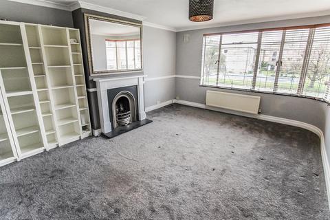 2 bedroom apartment to rent, Kingfisher Court, East Molesey KT8