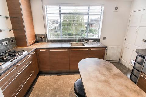 2 bedroom apartment to rent, Kingfisher Court, East Molesey KT8