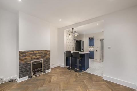 17 Albany Passage, Richmond, TW10 6DL