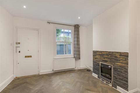 17 Albany Passage, Richmond, TW10 6DL