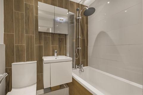 17 Albany Passage, Richmond, TW10 6DL