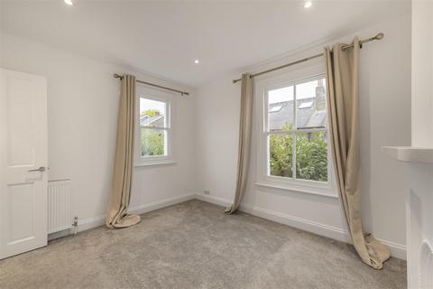 17 Albany Passage, Richmond, TW10 6DL