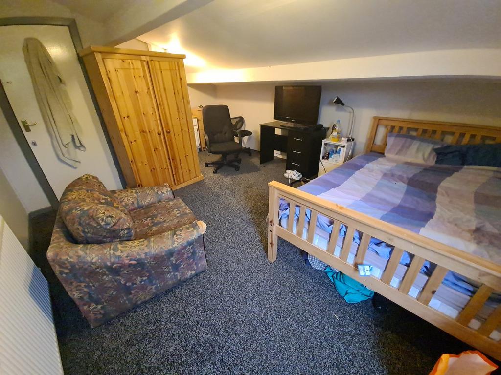 A cozy bedroom featuring a comfortable double b...