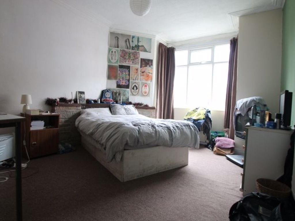 A cozy bedroom featuring a double bed, natural ...