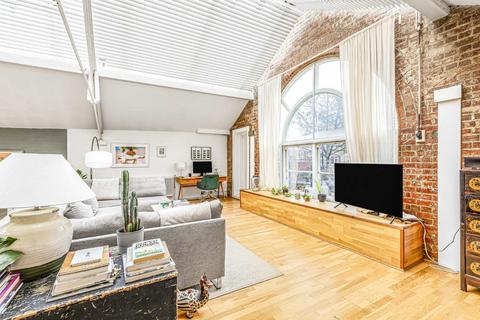 2 bedroom flat for sale, Institute Place, London E8