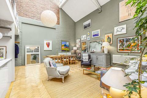 2 bedroom flat for sale, Institute Place, London E8