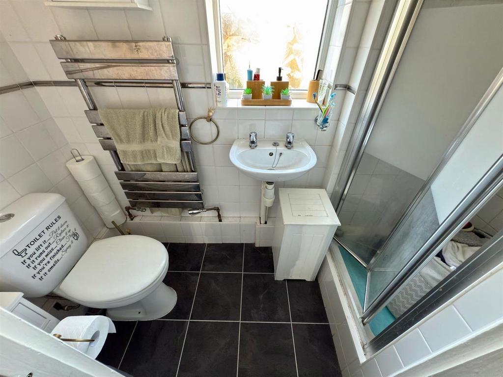 SHOWER GROUND FLOOR.jpg