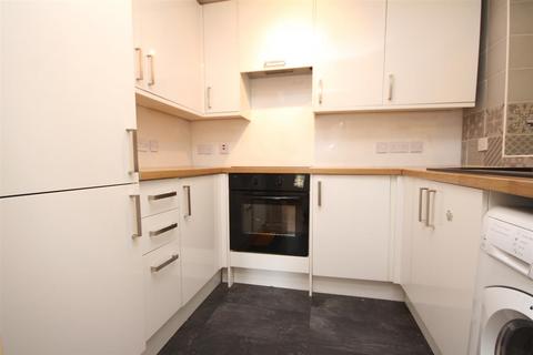 2 bedroom maisonette to rent, Drummond Road, Guildford