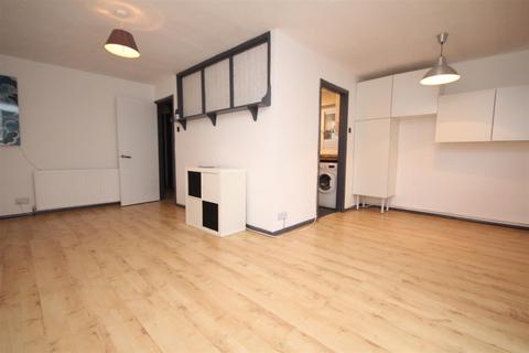 2 bedroom maisonette to rent, Drummond Road, Guildford