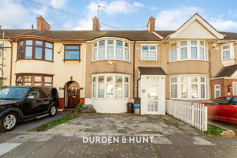 3 bedroom terraced house for sale, Flora Gardens, Romford, RM6