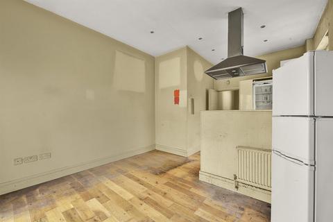 3 bedroom flat for sale, Westbere Road, London NW2