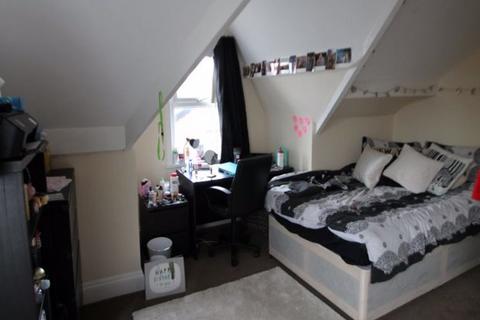 5 bedroom house to rent, Queens Road, Leeds LS6
