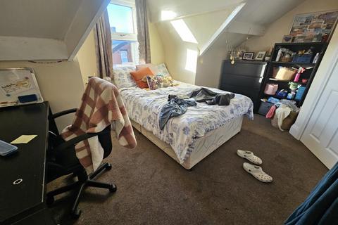 5 bedroom house to rent, Queens Road, Leeds LS6