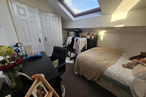 5 bedroom house to rent, Queens Road, Leeds LS6