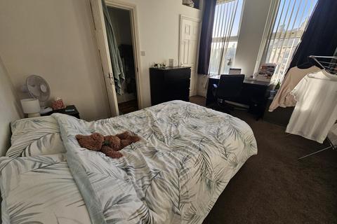 5 bedroom house to rent, Queens Road, Leeds LS6