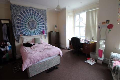 6 bedroom house to rent, Brudenell Road, Leeds LS6