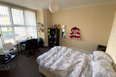 6 bedroom house to rent, Brudenell Mount, Leeds LS6