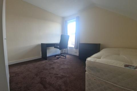 6 bedroom house to rent, 4a Brudenell Grove, Leeds LS6