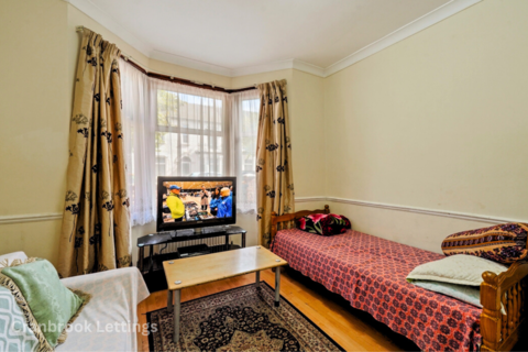 3 bedroom terraced house for sale, Gillett Avenue, E6