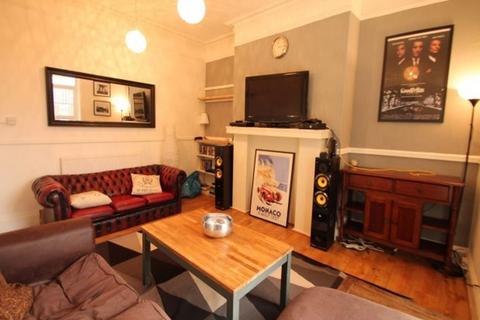 6 bedroom house to rent, Hyde Park Road, Leeds LS6