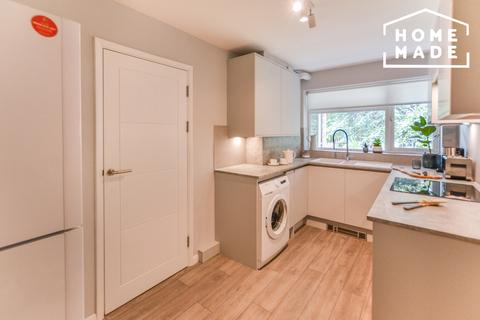 2 bedroom flat to rent, Sinclair Court, Beckenham, BR3