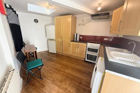 undefined, Appletongate, Newark