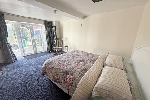 undefined, Appletongate, Newark