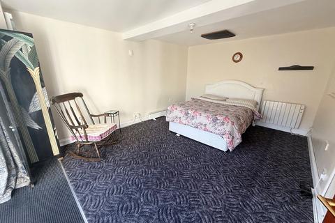 undefined, Appletongate, Newark