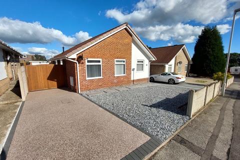 2 bedroom detached bungalow for sale, Woodgreen Drive